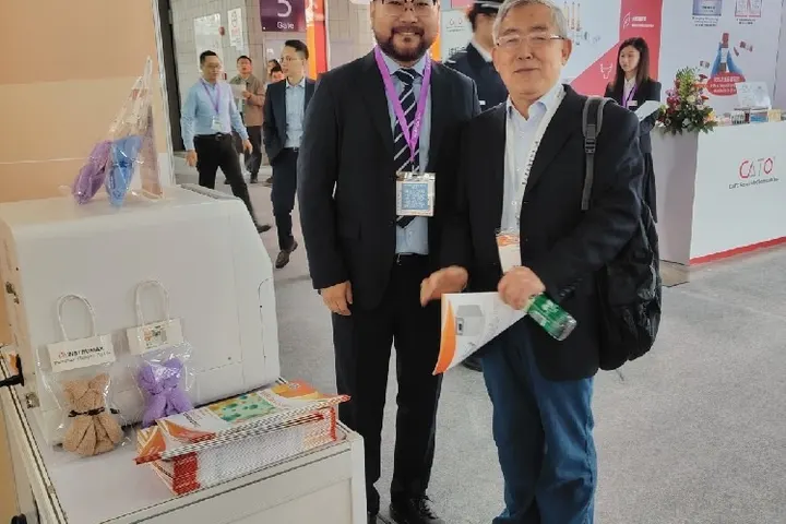 刘虎威教授莅临英迈仪器展位，关注电雾式检测器