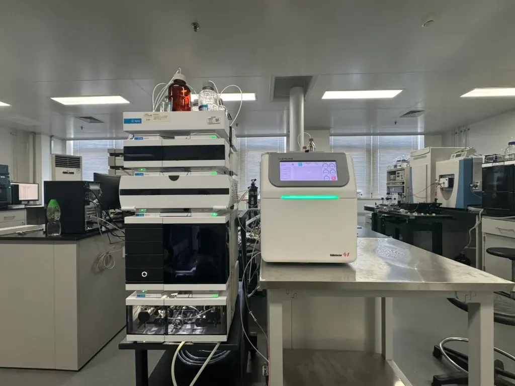 CADetector a1 Charged-Aerosol-Detektor mit Flüssigchromatographiesystem im CAQIT-Labor